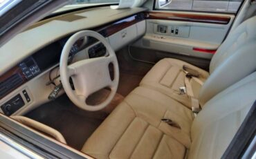 Cadillac-deville-concours-1996-white-17