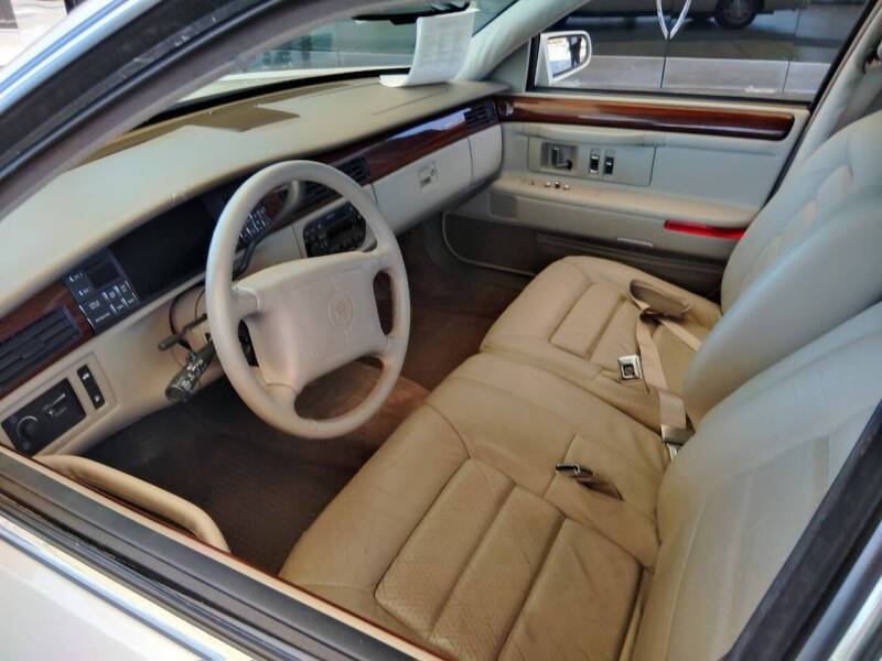 Cadillac-deville-concours-1996-white-17