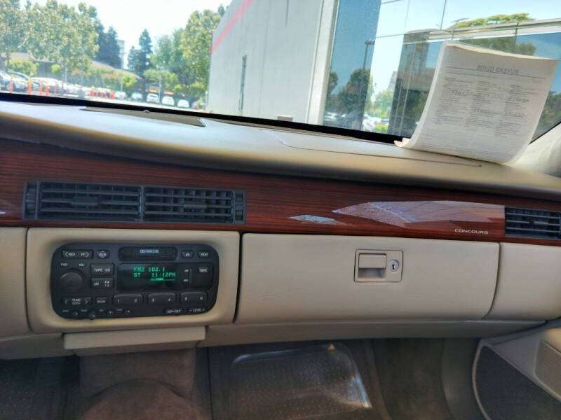 Cadillac-deville-concours-1996-white-18