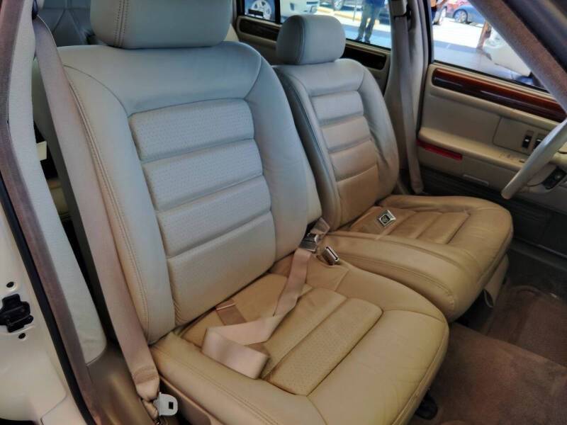 Cadillac-deville-concours-1996-white-19