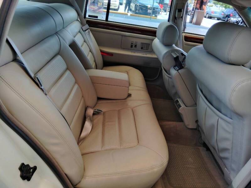 Cadillac-deville-concours-1996-white-21