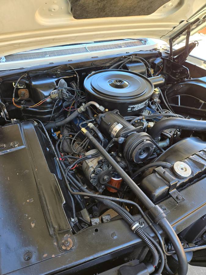 Cadillac-deville-convertible-1964-white-13