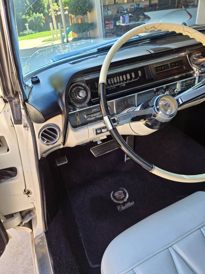 Cadillac-deville-convertible-1964-white-14