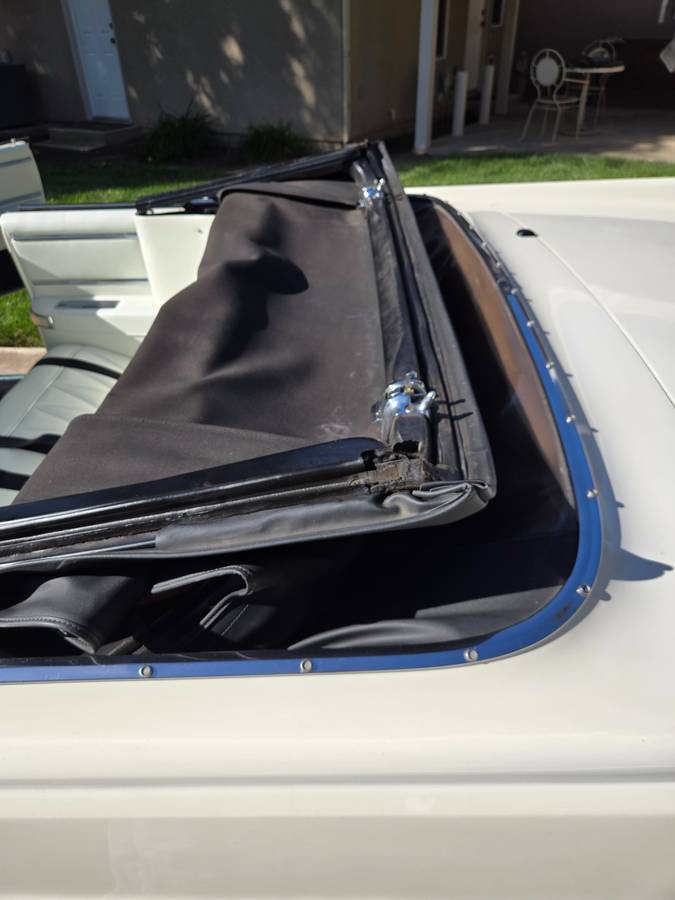 Cadillac-deville-convertible-1964-white-15