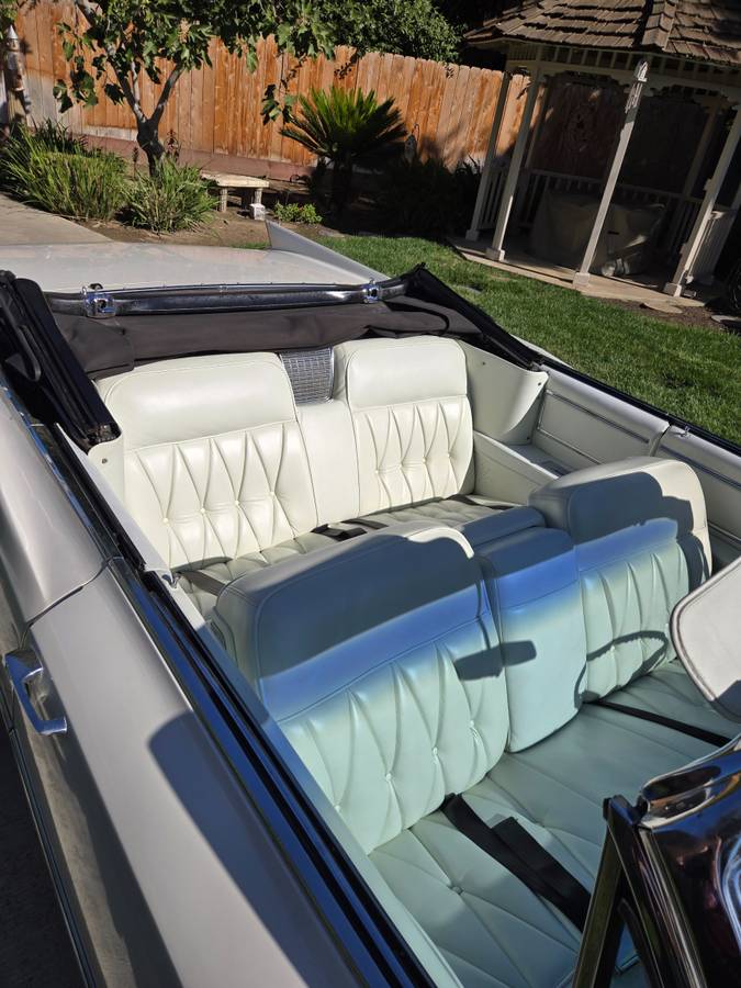 Cadillac-deville-convertible-1964-white-17