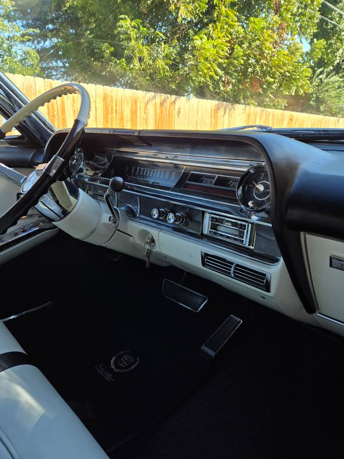 Cadillac-deville-convertible-1964-white-3