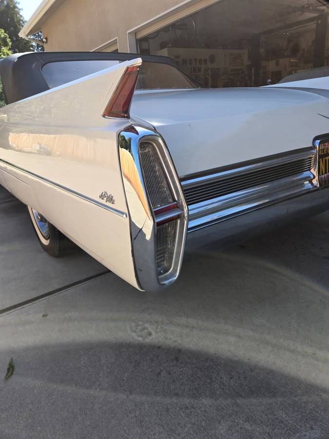 Cadillac-deville-convertible-1964-white-5