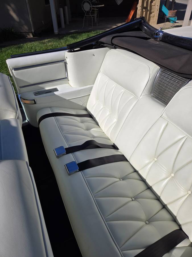 Cadillac-deville-convertible-1964-white-9