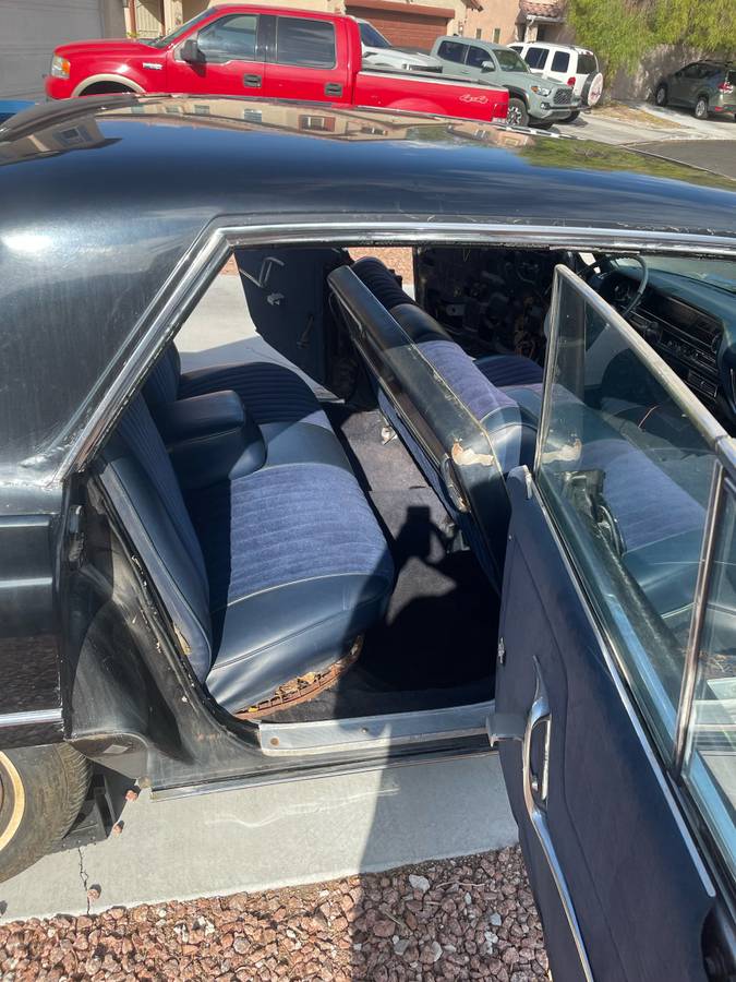 Cadillac-fleetwood-1964-black-10