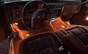 Cadillac-fleetwood-1980-1