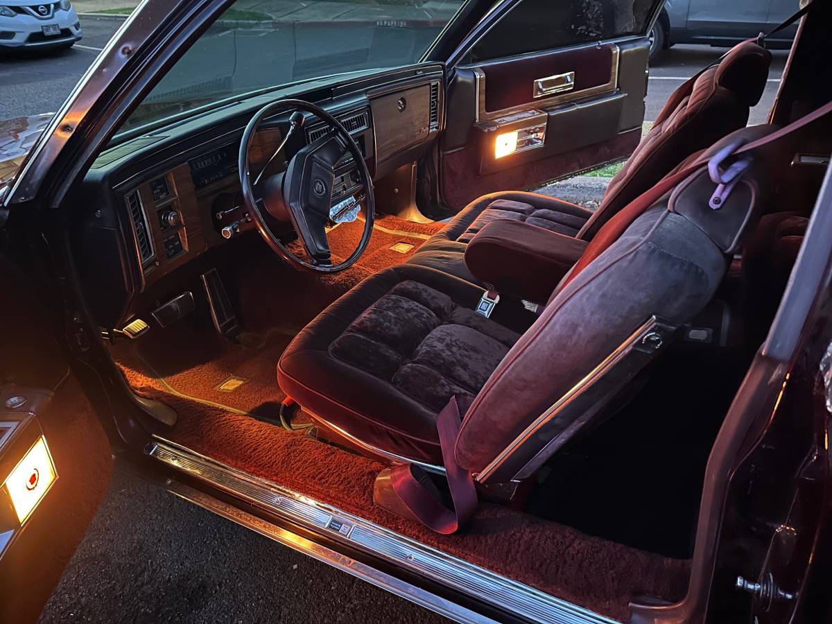 Cadillac-fleetwood-1980
