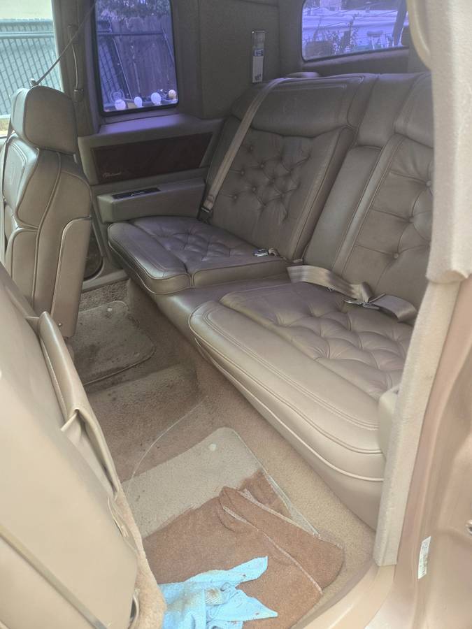 Cadillac-fleetwood-1989-brown-1