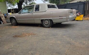 Cadillac-fleetwood-1989-brown