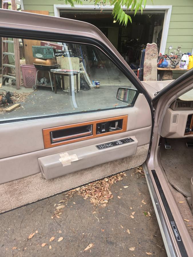 Cadillac-fleetwood-1989-brown-2