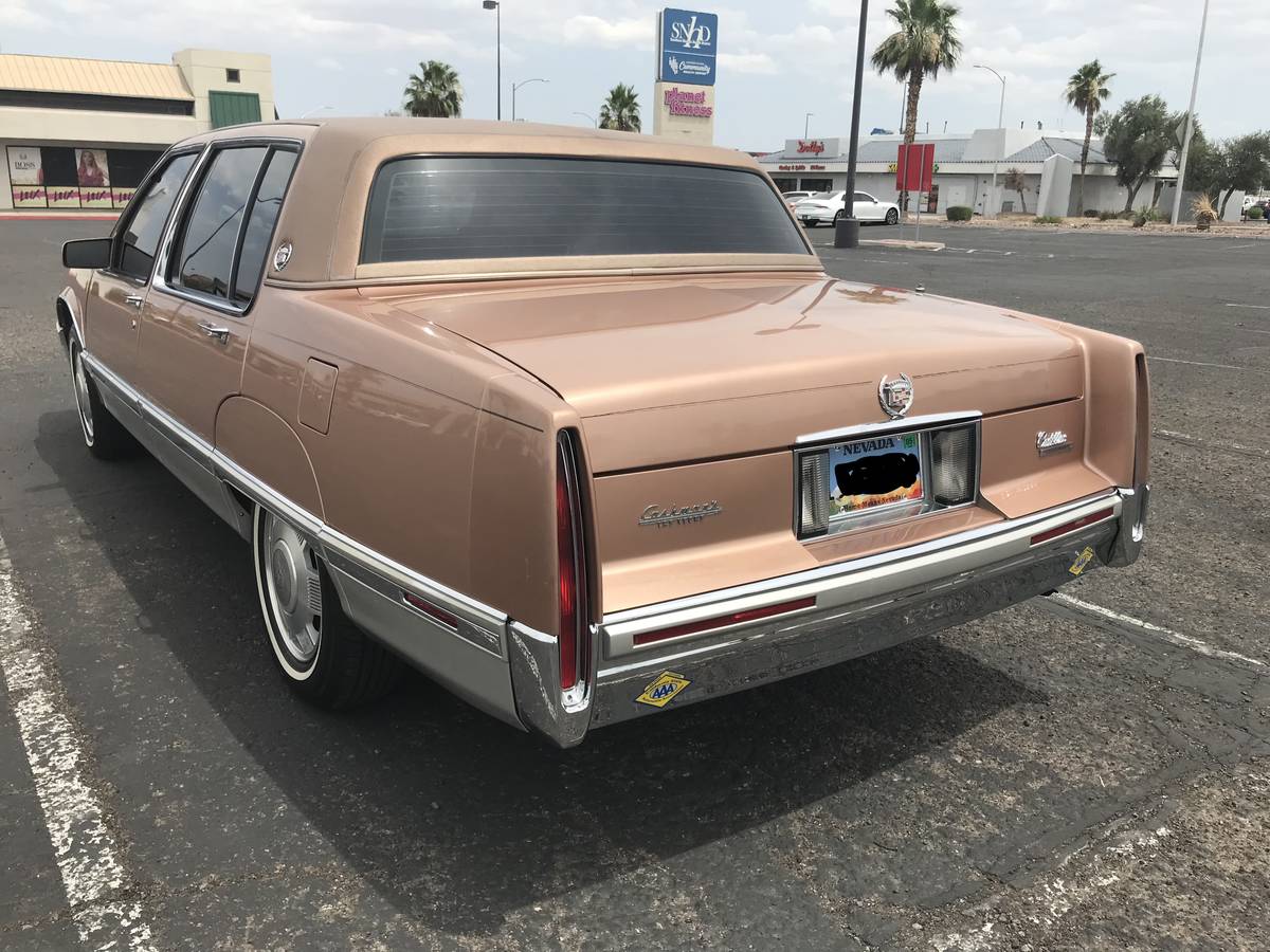 Cadillac-fleetwood-1991-custom-10