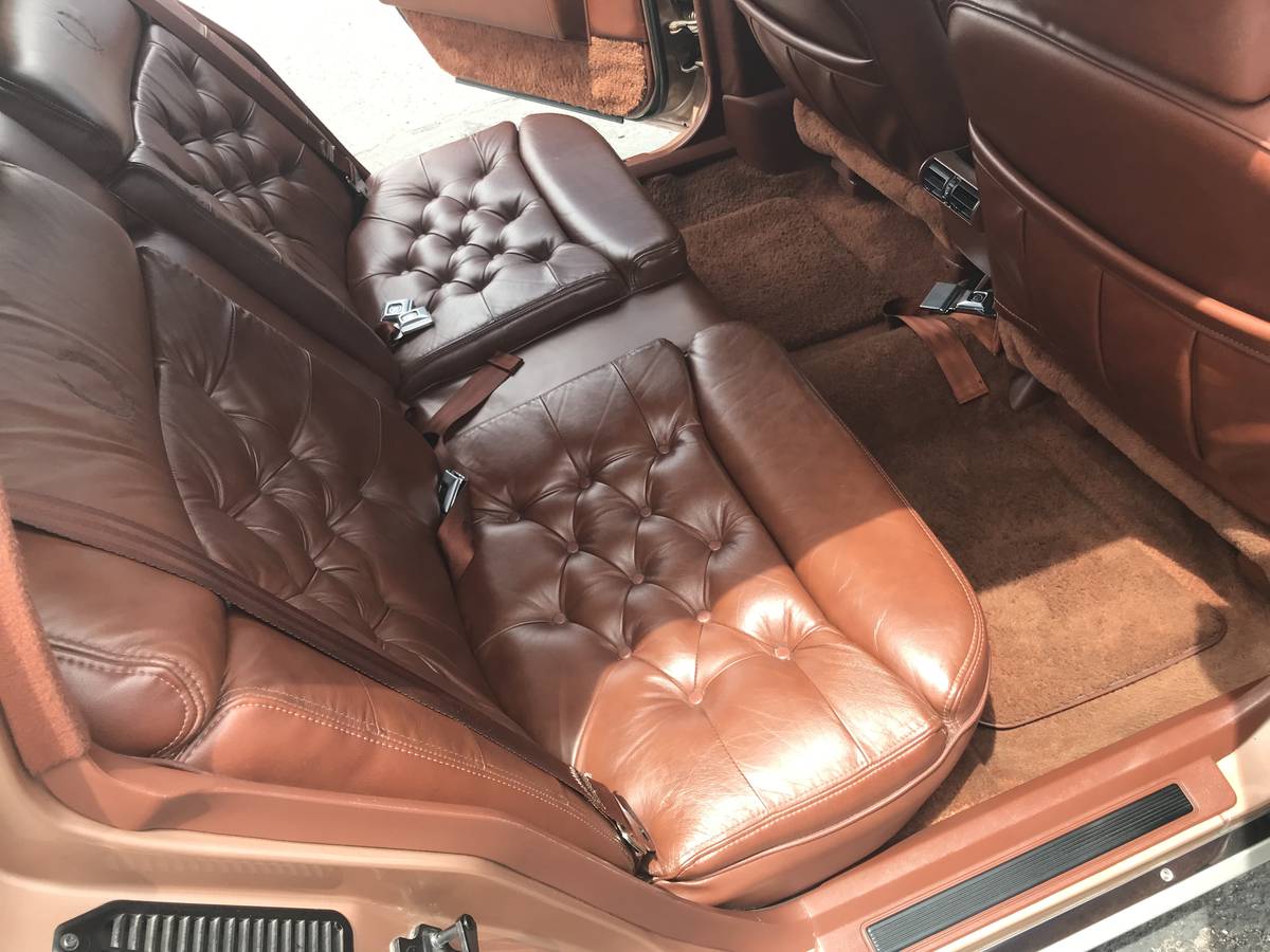 Cadillac-fleetwood-1991-custom-16