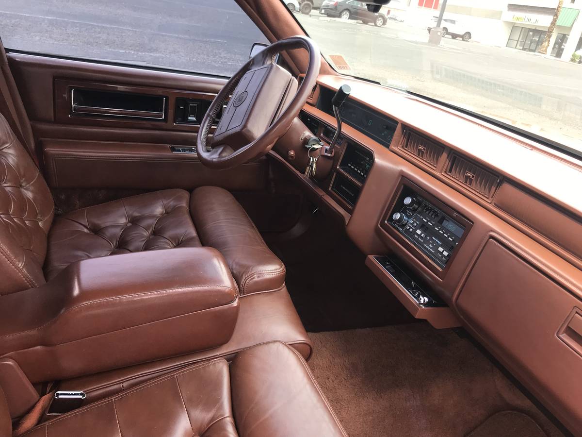 Cadillac-fleetwood-1991-custom-2