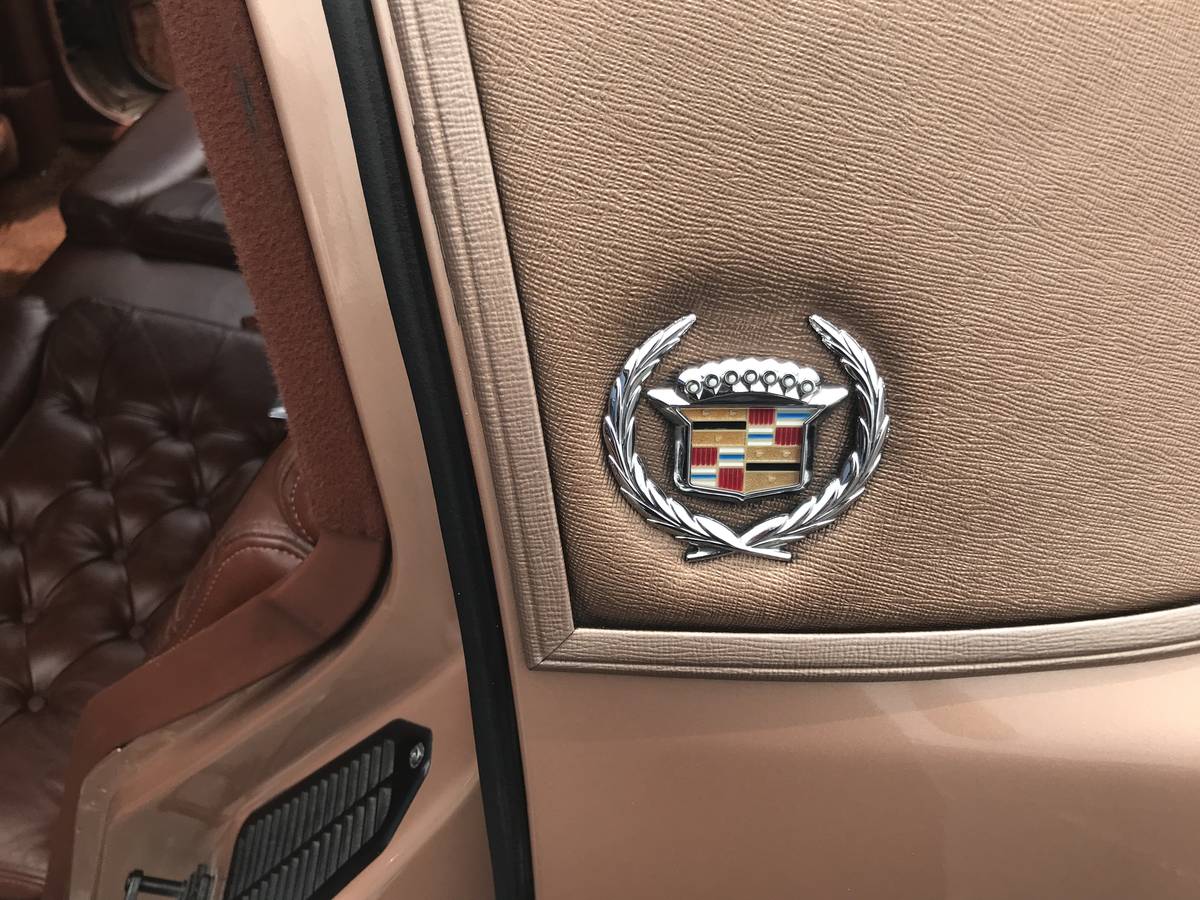 Cadillac-fleetwood-1991-custom-5
