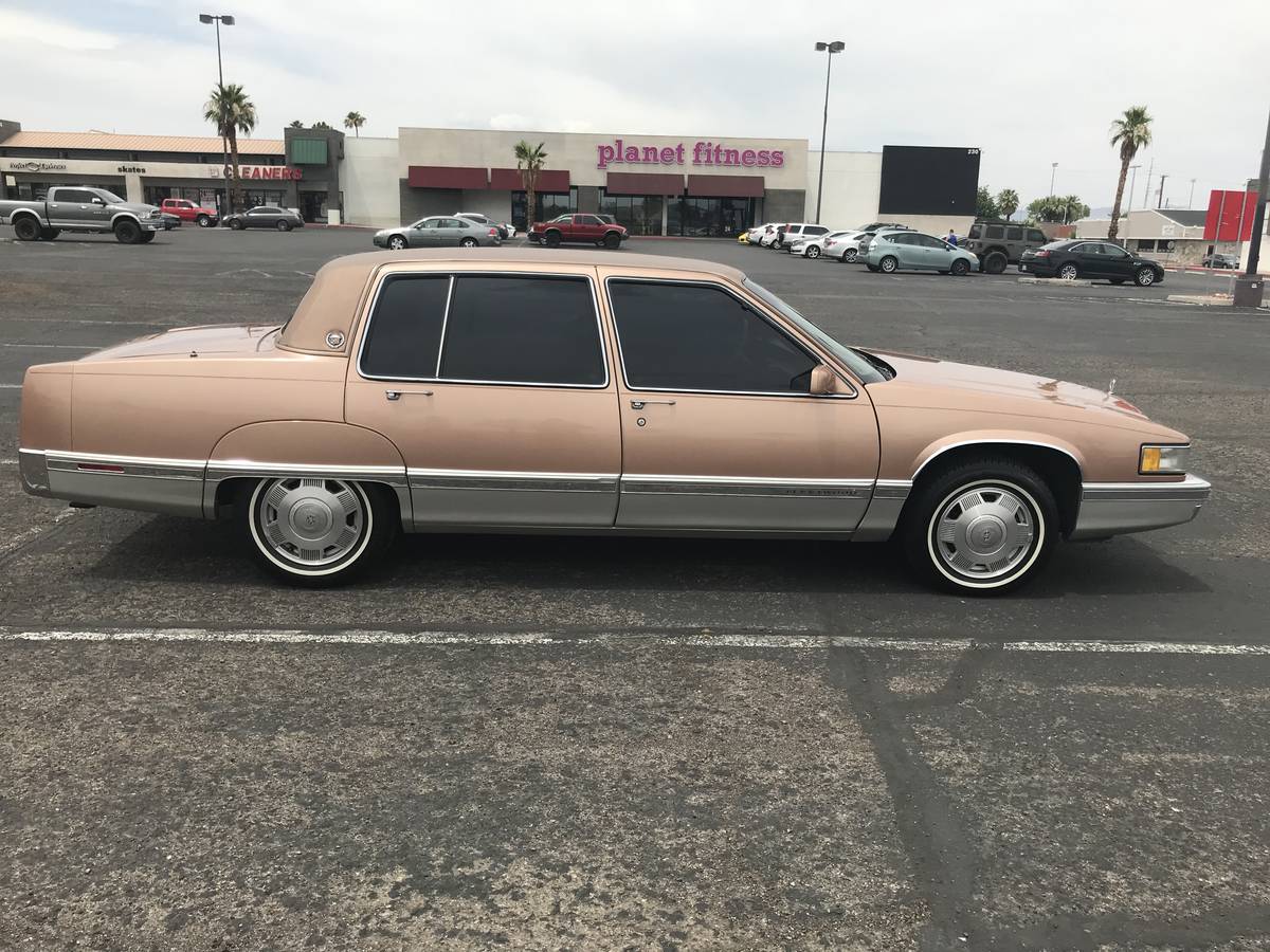 Cadillac-fleetwood-1991-custom