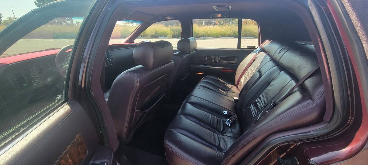 Cadillac-fleetwood-1994-custom-1