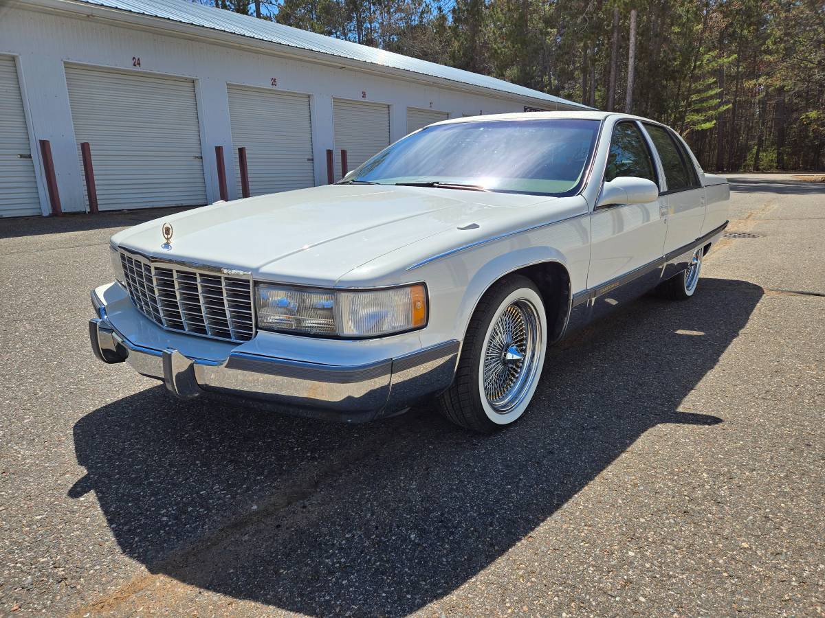Cadillac-fleetwood-1995-white-1