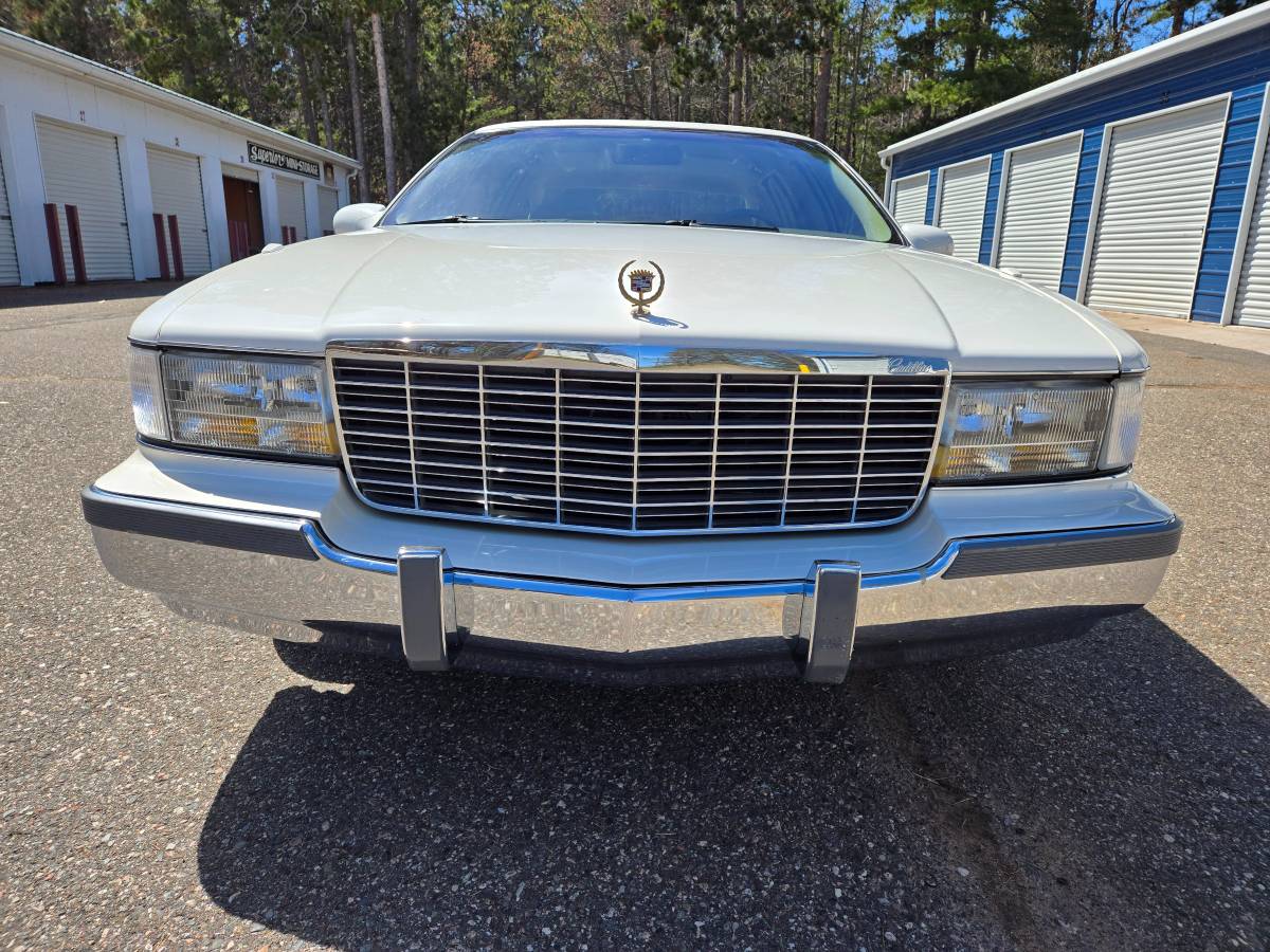 Cadillac-fleetwood-1995-white-3