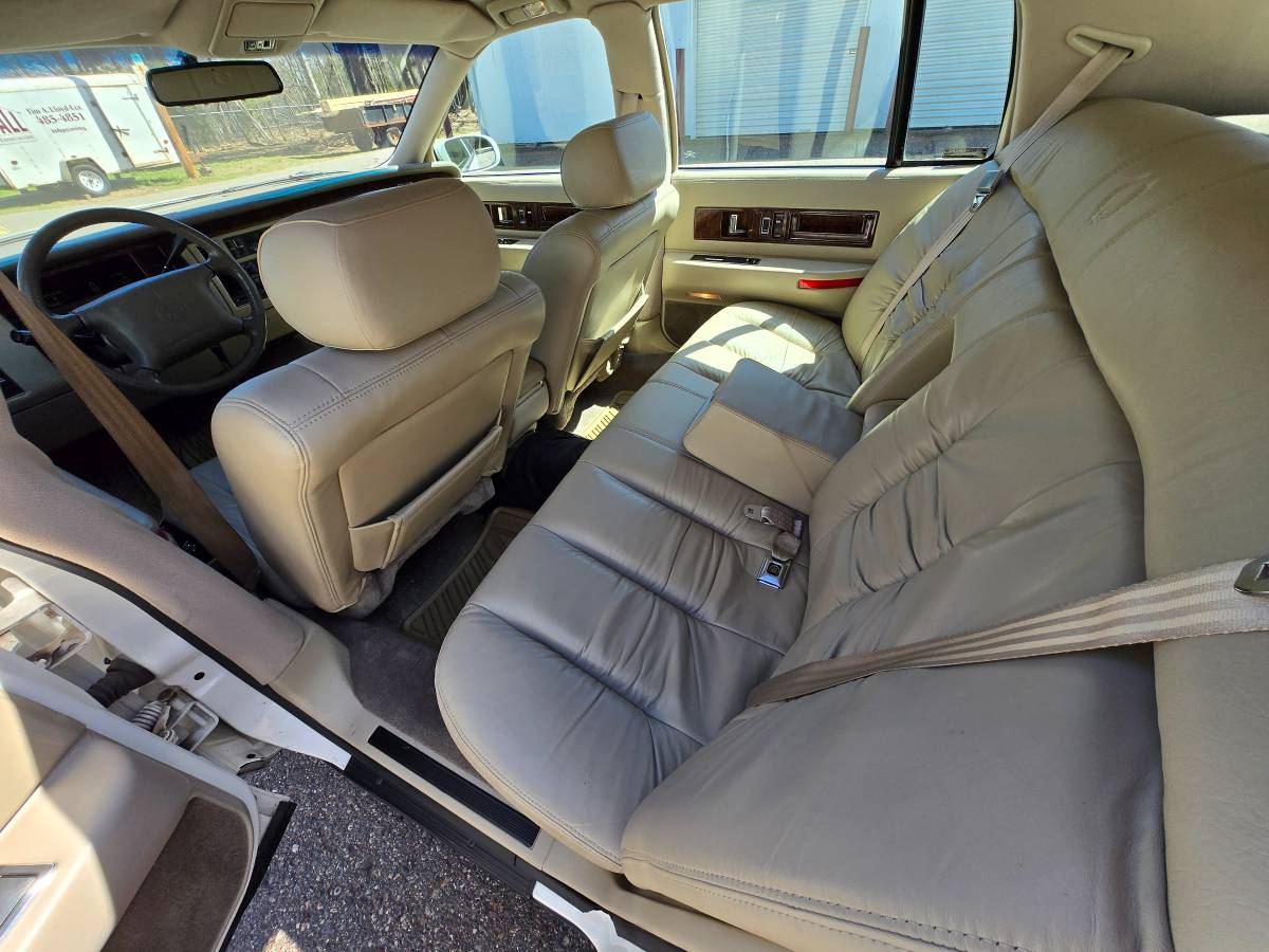 Cadillac-fleetwood-1995-white-4