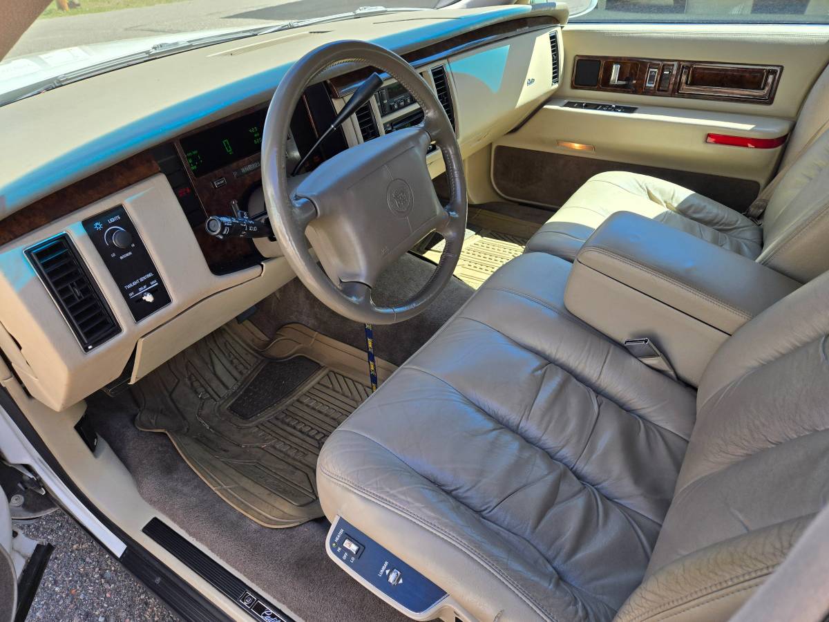 Cadillac-fleetwood-1995-white-6