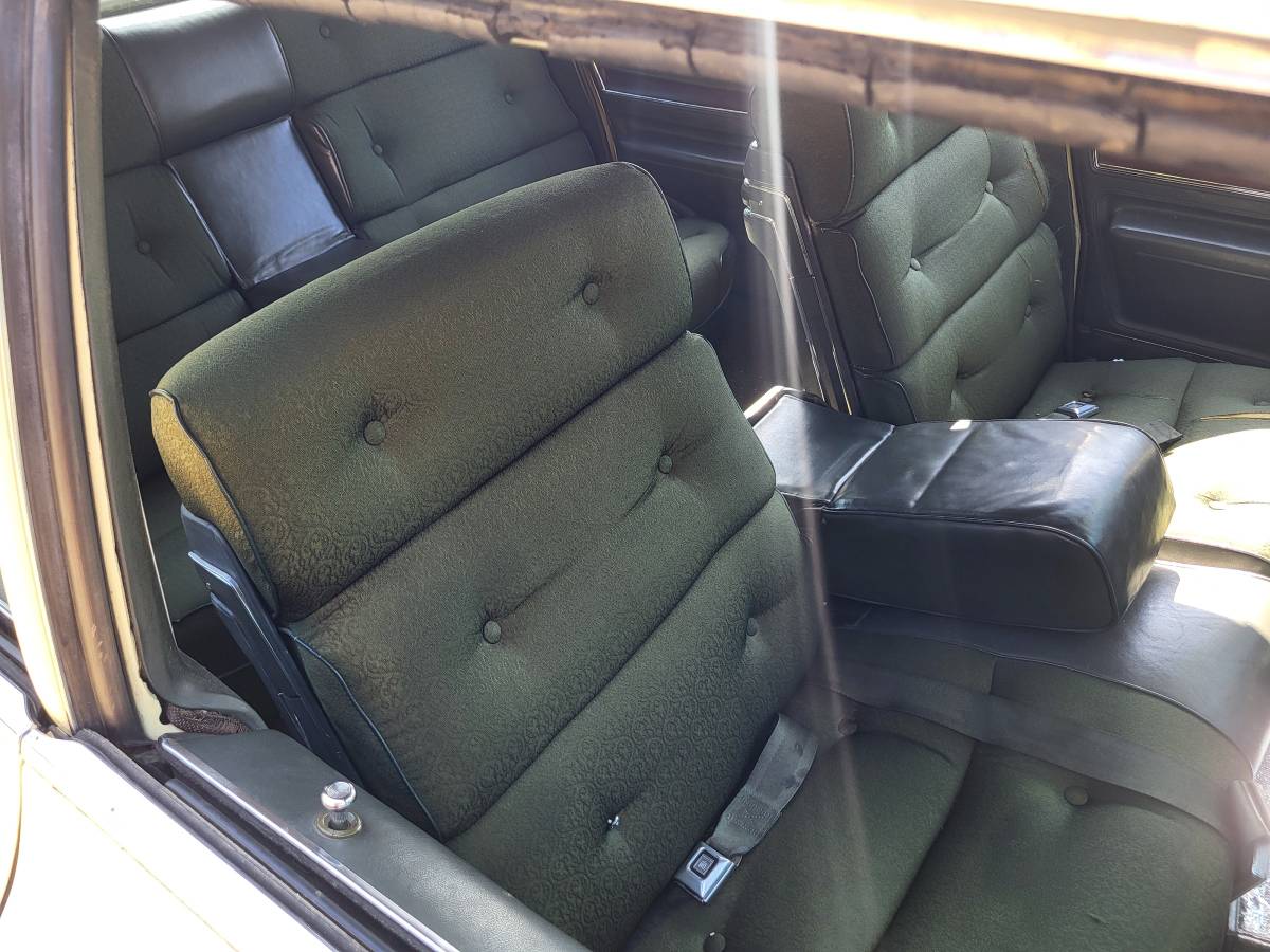 Cadillac-fleetwood-brougham-1969-1