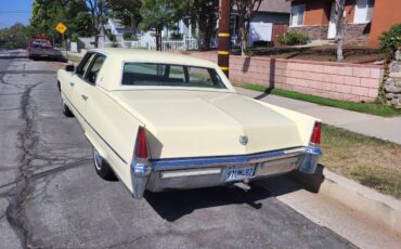 Cadillac-fleetwood-brougham-1969-2