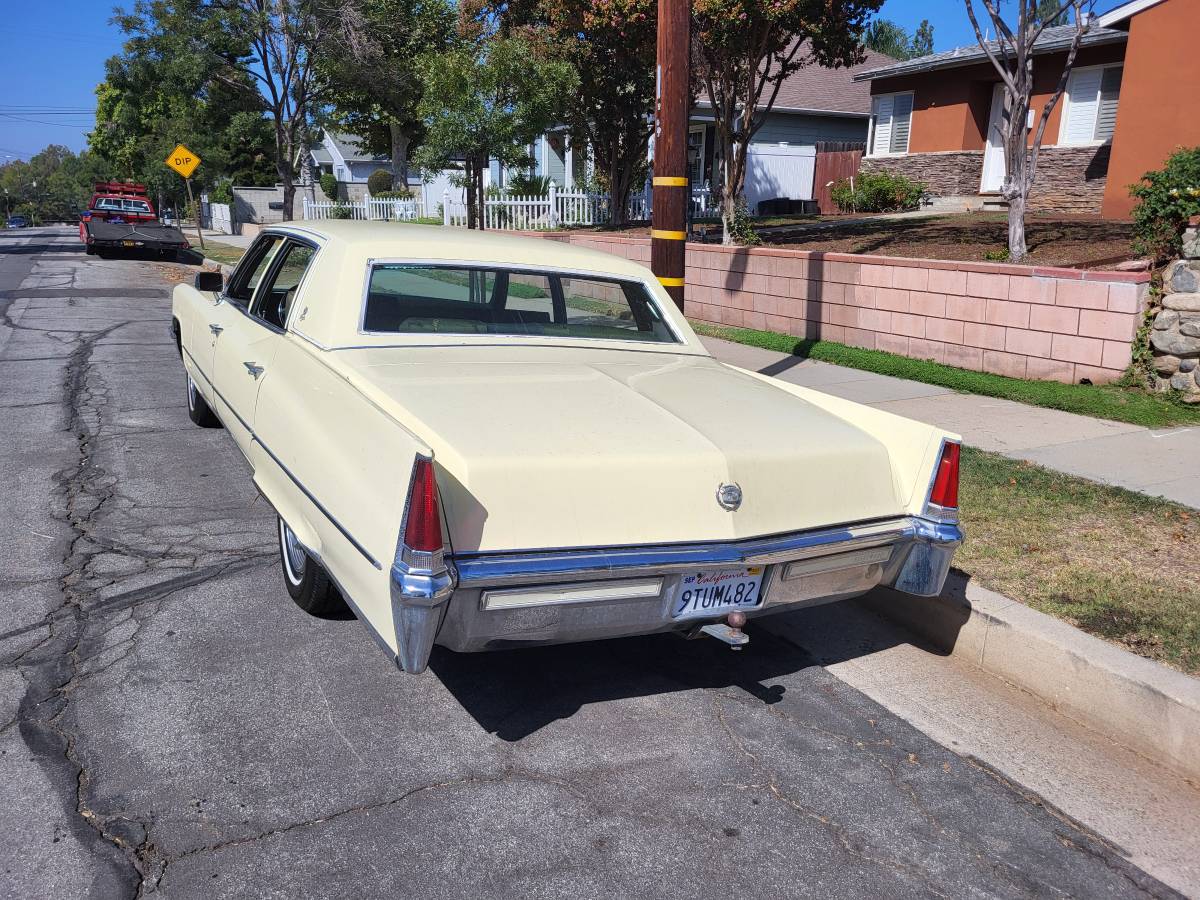 Cadillac-fleetwood-brougham-1969-2