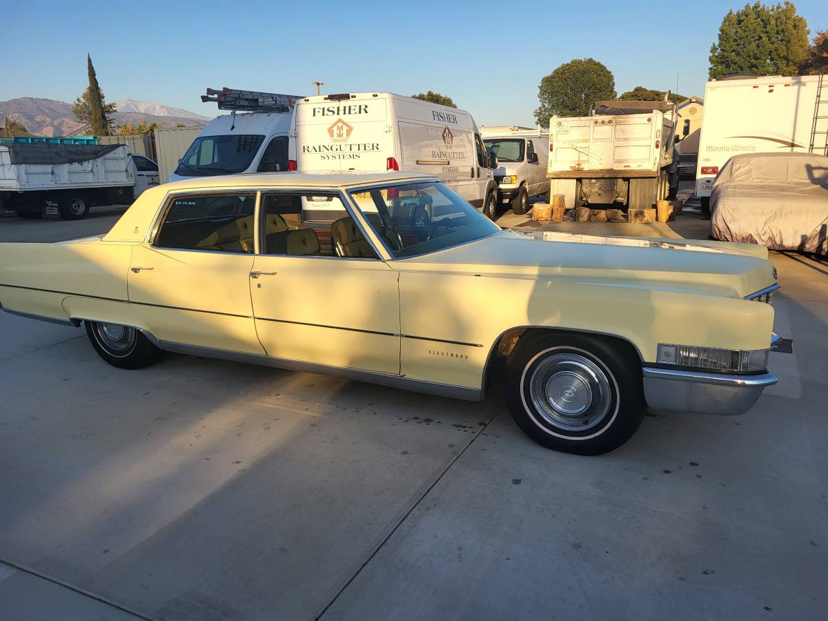 Cadillac-fleetwood-brougham-1969-4