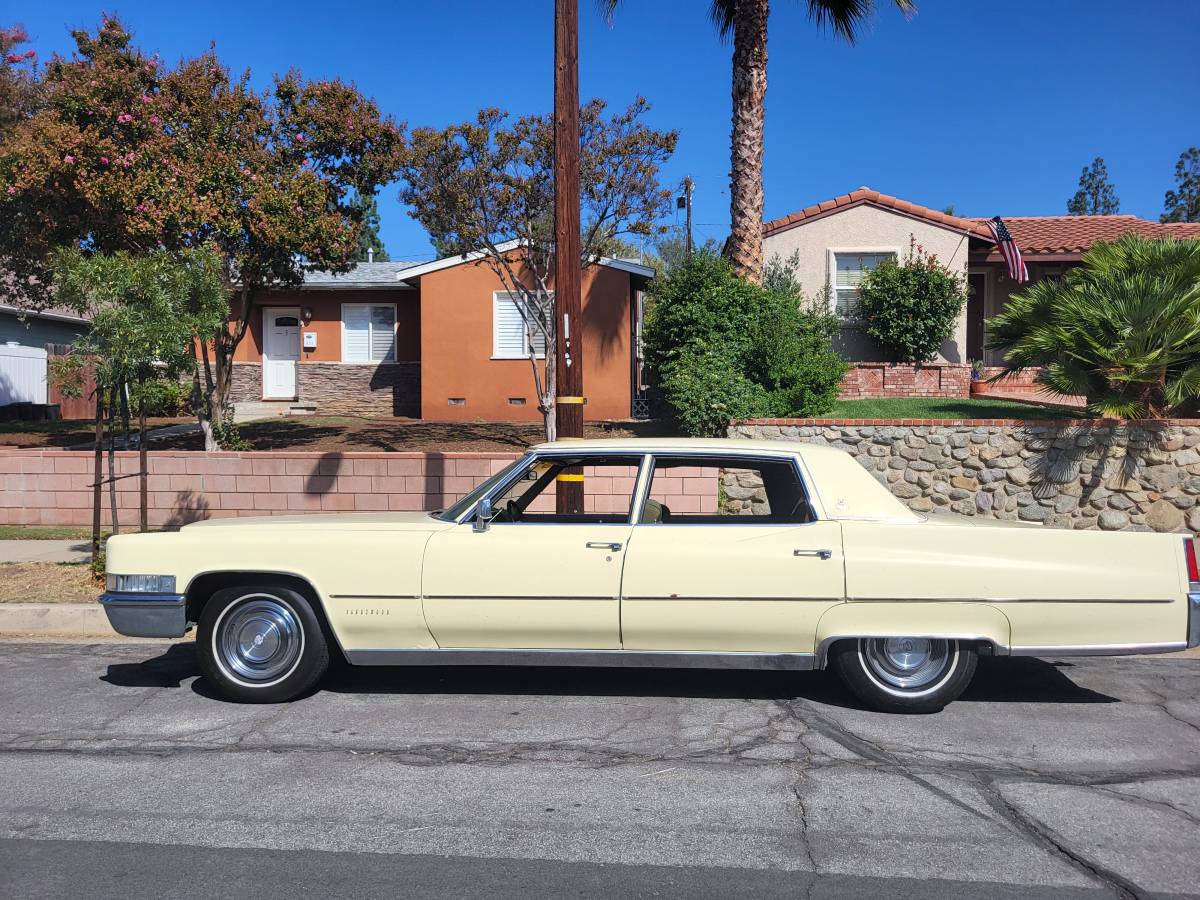 Cadillac-fleetwood-brougham-1969-8