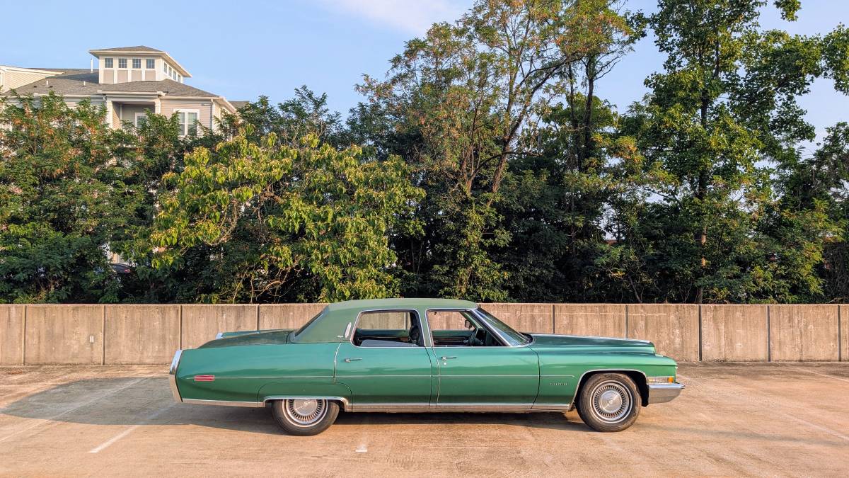 Cadillac-fleetwood-brougham-1972-1