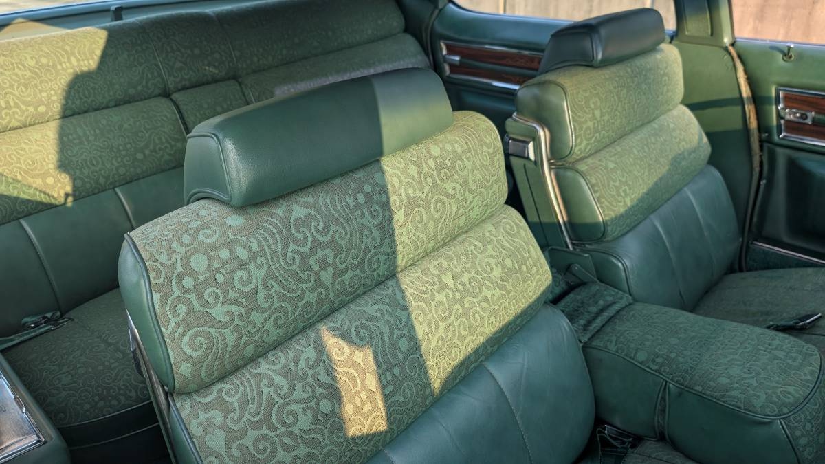 Cadillac-fleetwood-brougham-1972-2