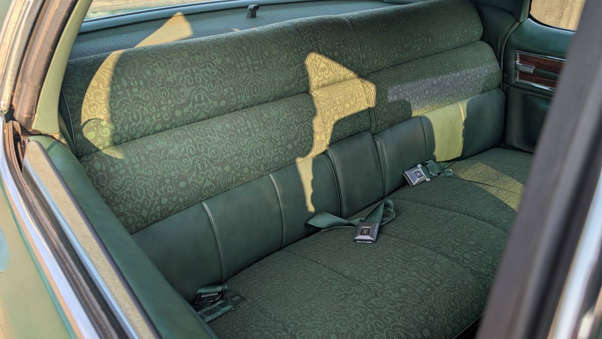 Cadillac-fleetwood-brougham-1972-3