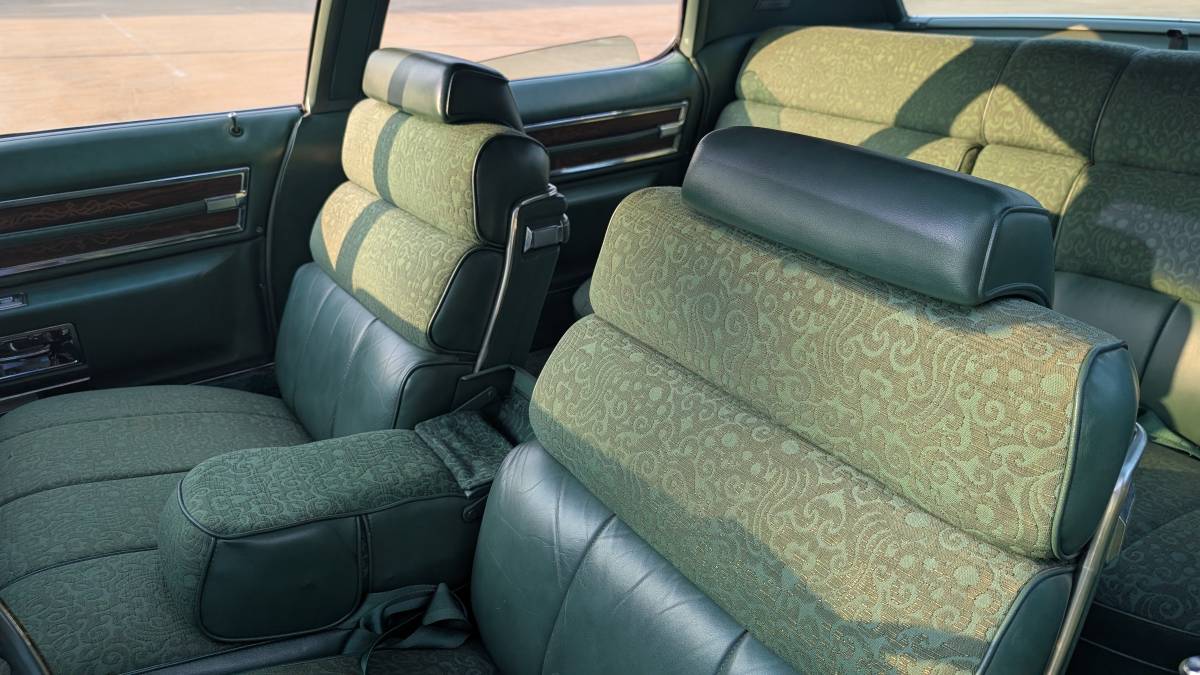 Cadillac-fleetwood-brougham-1972-7