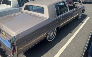 Cadillac-fleetwood-brougham-1982-custom-1