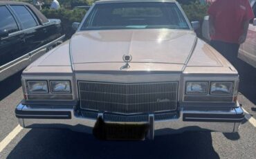 Cadillac-fleetwood-brougham-1982-custom
