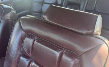 Cadillac-fleetwood-brougham-1982-custom-5