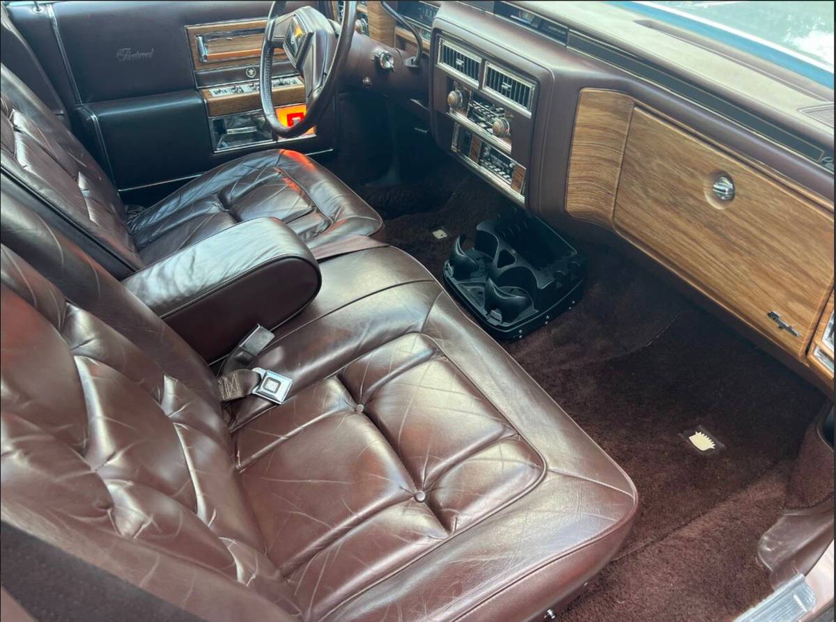 Cadillac-fleetwood-brougham-1984-brown-35