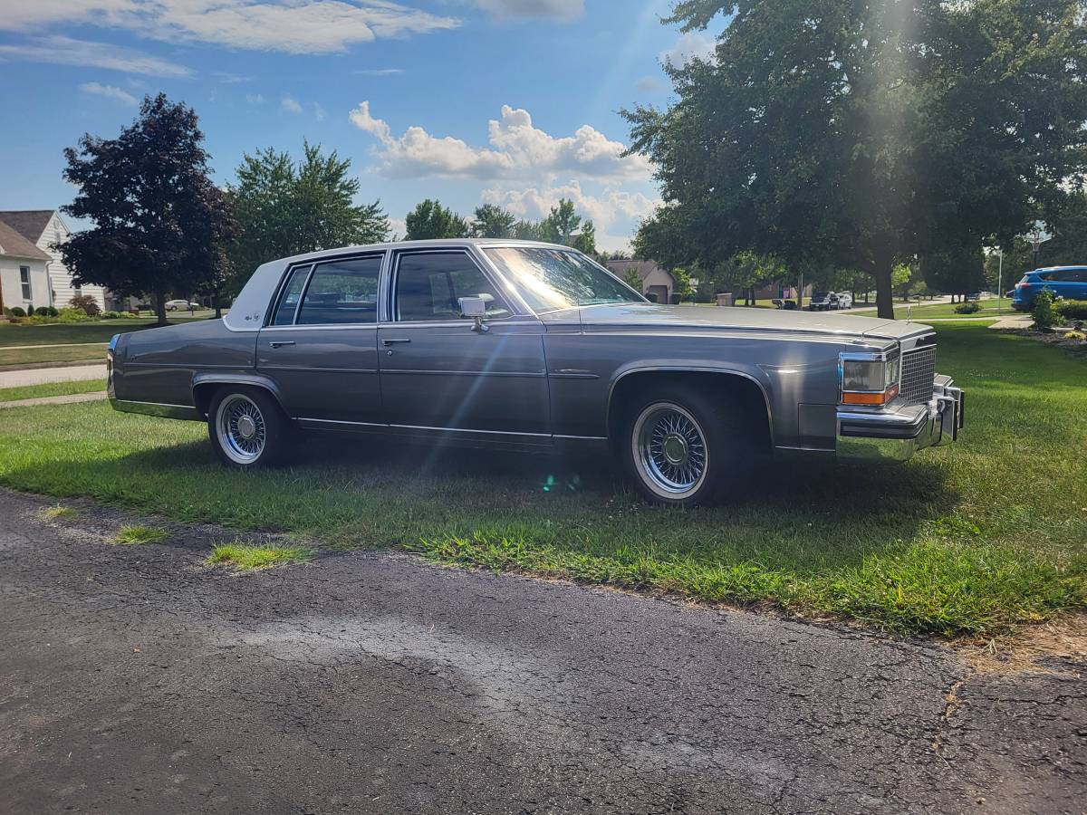 Cadillac-fleetwood-brougham-1987-silver-12