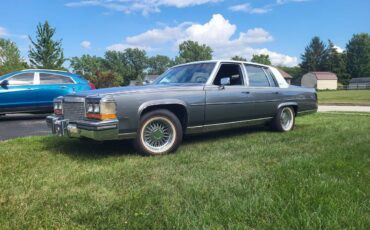 Cadillac-fleetwood-brougham-1987-silver-13