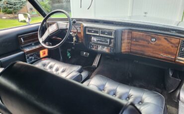 Cadillac-fleetwood-brougham-1987-silver-3