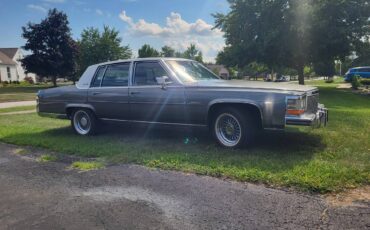 Cadillac-fleetwood-brougham-1987-silver-5