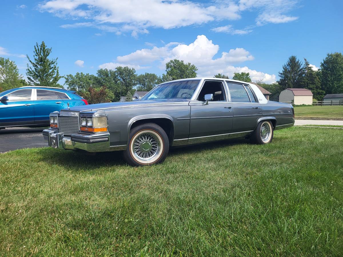 Cadillac-fleetwood-brougham-1987-silver-6