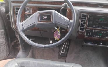 Cadillac-fleetwood-brougham-1991-4