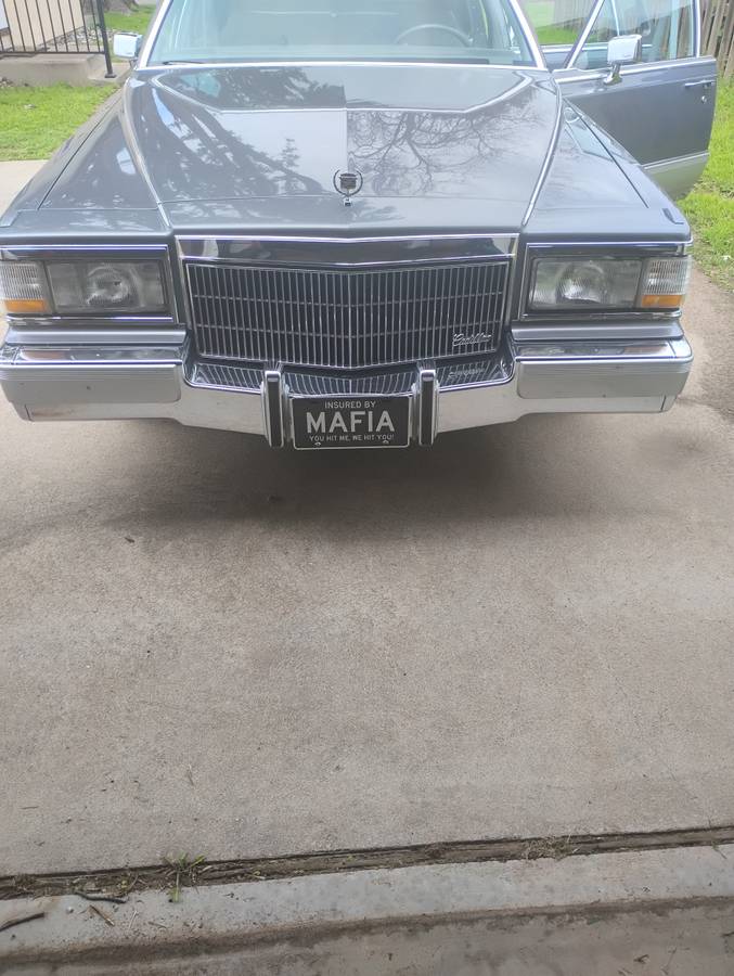 Cadillac-fleetwood-brougham-1991-6