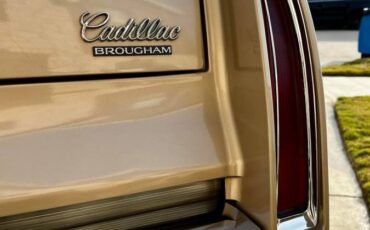 Cadillac-fleetwood-brougham-1996-10