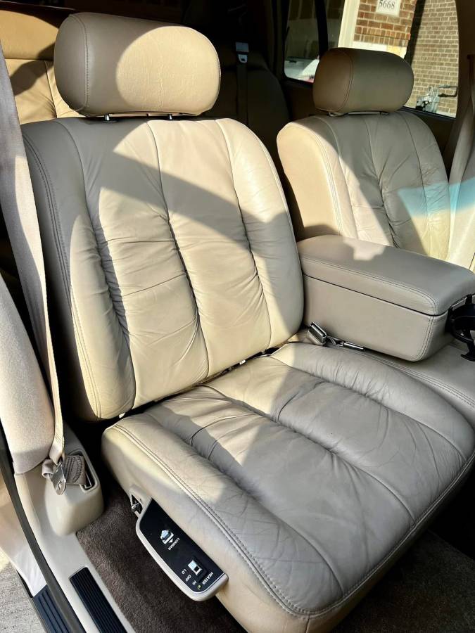Cadillac-fleetwood-brougham-1996-11